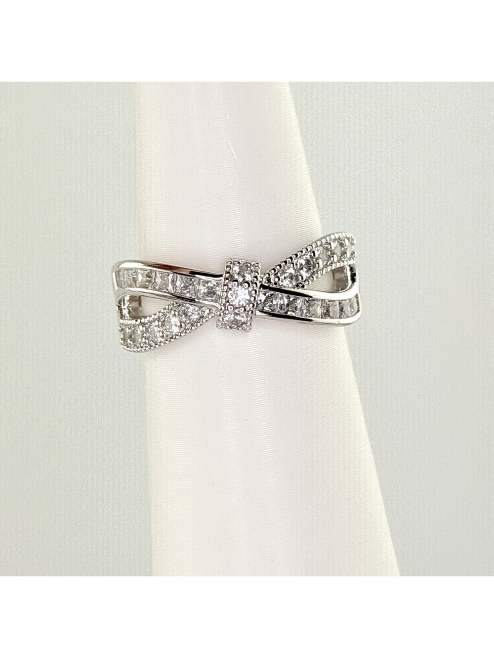 Bomb Party Ring Sz 8 "Top It With A Bow" Clear Cz on Rhodium RG15417